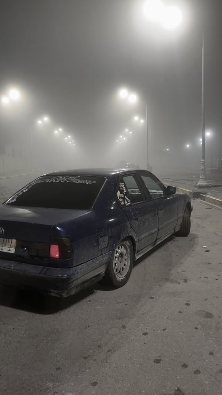 بي ام 520 
مكينه 3000 vvt-i 
سنوية بأاسمي تنتهي 2027 
ابيع كير كايم 
غرامات صفر 
رقم بغداد اربع ارقام 
بيهه خسفه بالباب 
لون ازرق غير محدد 

مكان السيارة بصرة 
 
رقمي ***********
 
سعر : 45 والكير ينزل من سعر السياره وبيها مجال بسيط
