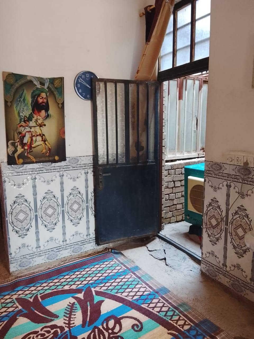بيت( 100) متر
ركن ع شارع 
صب 
طابق واحد 
 بغداد /حي طارق/ شارع المدارس للاخير 
خدمات كاملة 
بناء جديد  
النواقص فقط كاشي 
للسعر والاستفسار رقم الواتساب ***********
