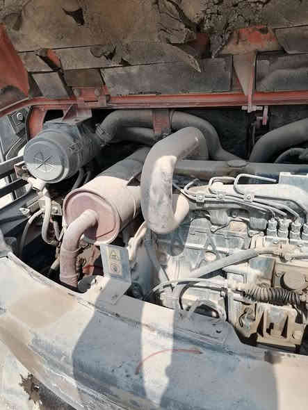 السلام عليكم للبيع حفاره حجم ٥٠ موديل ٢٠١٣ رقم سلمانية تريد تحويل تريد وكاله مكفولة وجاهزه للشغل زناجيل جديده السعر المطلوب ١٨٠ وبيها مجال بسيط للاستفسار *********** /***********
