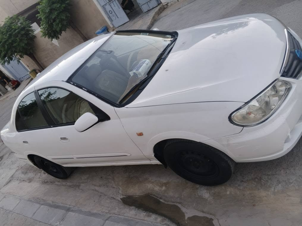 نیسان سەنی 
مەکینە سپی
چوارجام کارەبایی 
گئیر تۆماتیک سه یارەکە بڕاوەیە 
لەدواوە قرچێکی بەسیتی هە یه
تبرید ساردو گەرم مەزبووتە 
گێڕ و مەکینە بەشەرت 
ڕۆنی تازە گۆڕاوە 
چوار تاییە یی وەستی لەسەر سەیارەکە پاک و پوختە ماڵی دۆست و ناسیاوە  خەزمە
نرخی43کەمئک مجال
ناونیشان پیرمەگروون
ژمار*********** السليمانية, العراق
