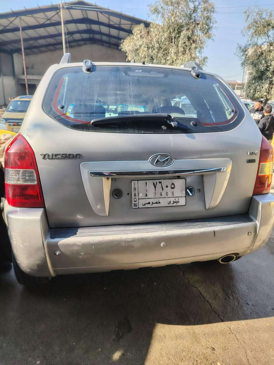 للبيع فقط نقد 
توكسن 2009
 بدون صبغ كلين 
كير ومحرك شرط
رقم نينوى ألماني 
شرط التحويل 
كابون بانزين بيها 
 السعر 120بيها مجال 
مكان السياره موصل حي العامل
التواصل على الارقام 
***********
***********
