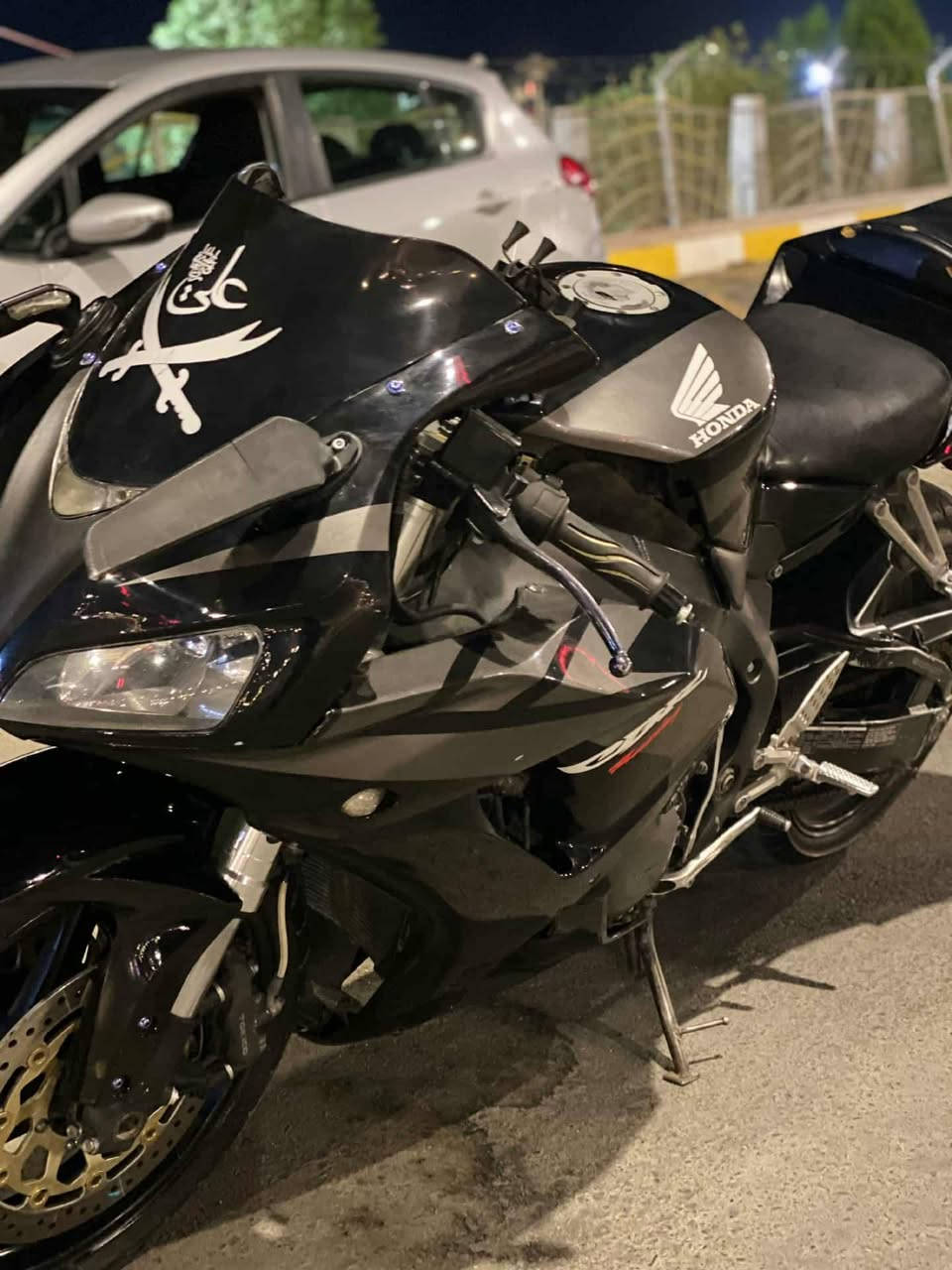 اسلام عليكم بطح rr موديل 2007 مكينه 1000 دراجه نظافت فول السعر 15$
الدراجه شغاله بس فاره يطق  المكان صويره
الستفسار رقم ***********
