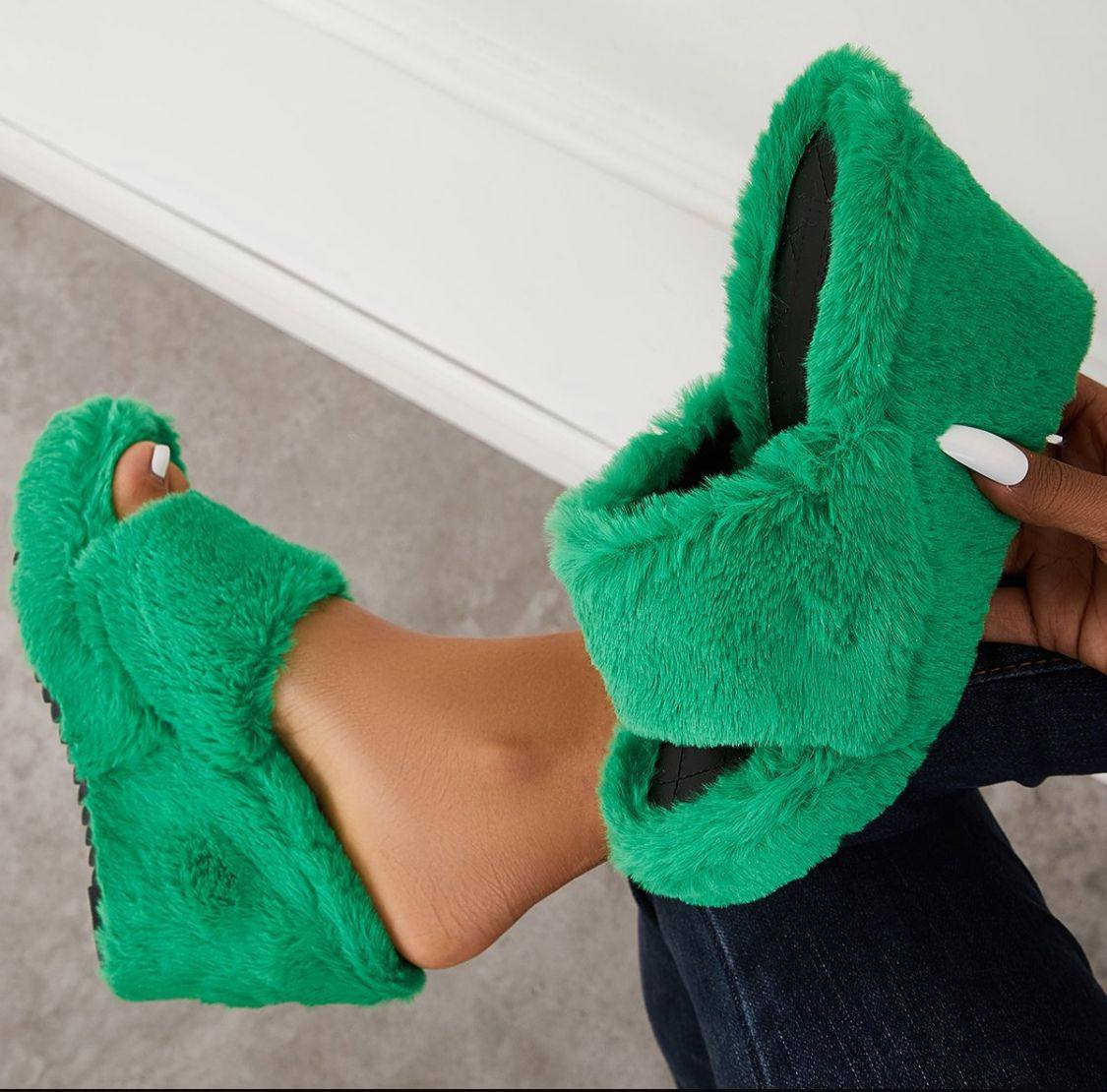 مديلات كلش حلوة وسعار جنن 
عنوان كريعات شارع كويتي مقابل معرض سالم 
***********
