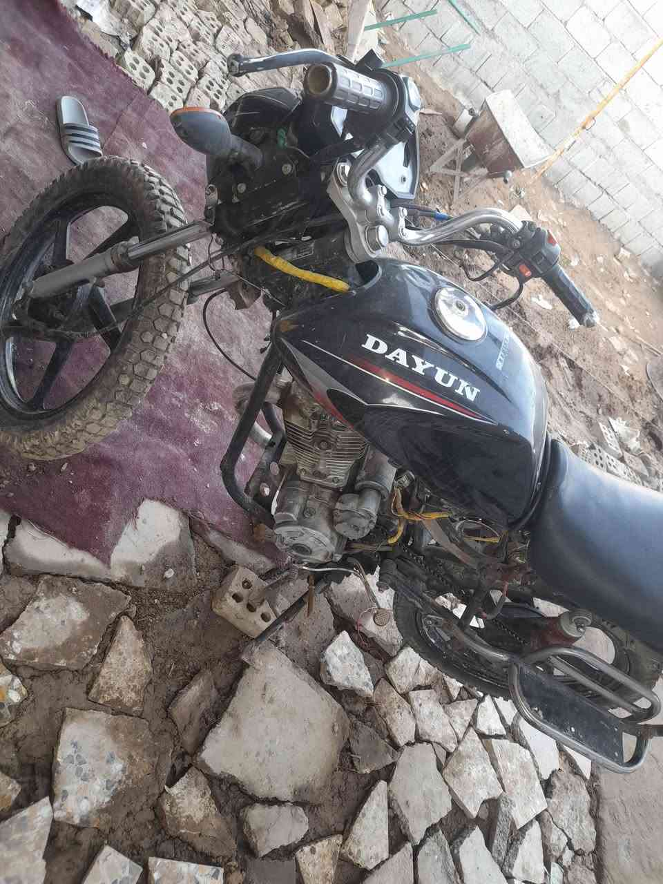 سلام عليكم دراجه ديوان خفاش شادله محرك سوبر جديد دراجه كامله نقصها بس باتري وجوزها تشغيل كهربائي كلها شغاله لايت اشاير دبلات شغاله دراجه كلك بدون أوراق سعر 300وبيها مجال ***********عنون بغداد جسر ديالى القديم
