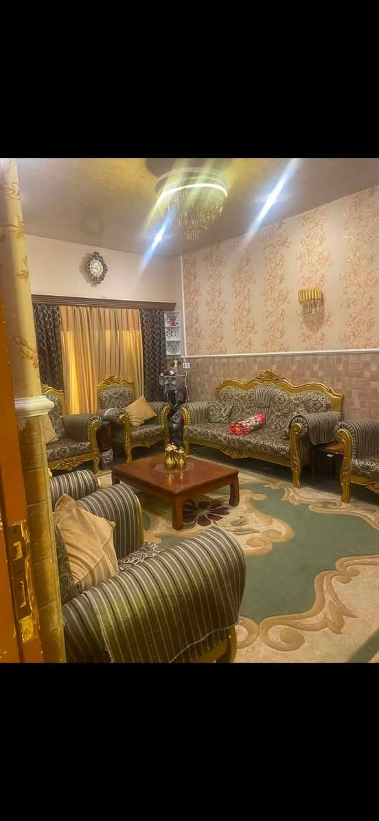 دار للبيع طابو زراعي سند 25 الموقع حي الجزائر خلف مستشفى الحياه المساحه ٢٠٠ متر طابقين ٣غرف نوم صاله هول مطبخ مجمع صحيات طارمه كبيره للاستفسار مكتب النبل للعقار والبناء والهندسه *********** واتساب *********** واتساب
