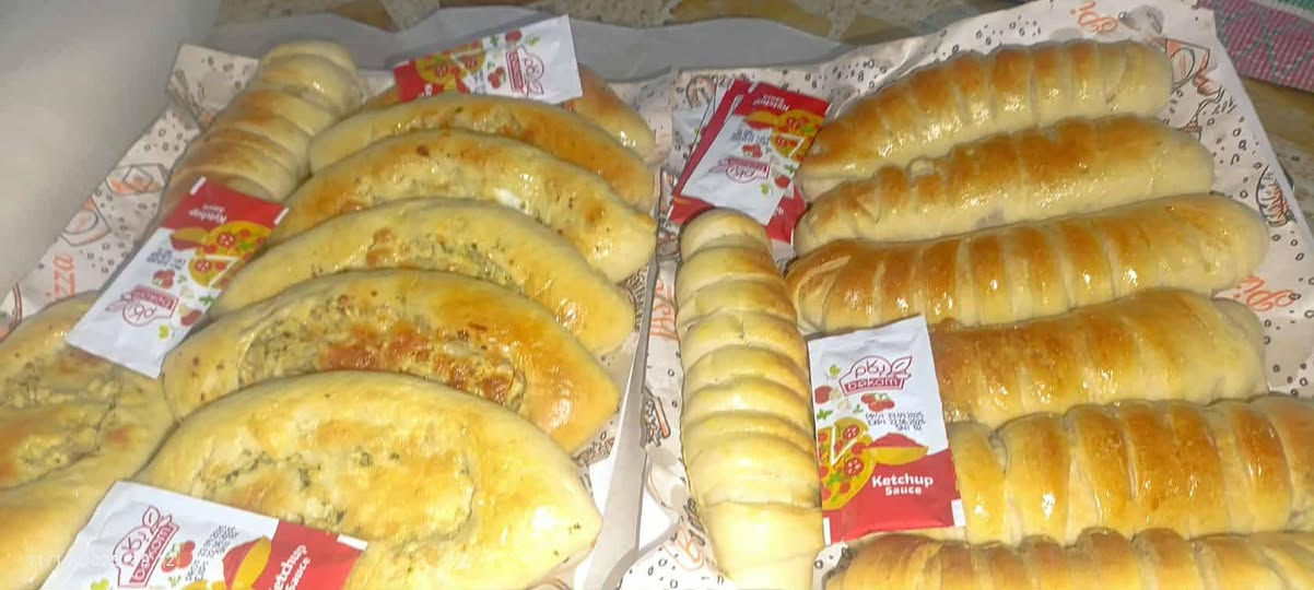سلام عليكم شلونكم حبايب گلبي متوفر فطائر وبيتزا اي طلب او حجز على خاص او على واتساب ***********
