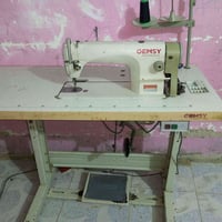 مكينه خياطه للبيع للاستفسار 07751810789