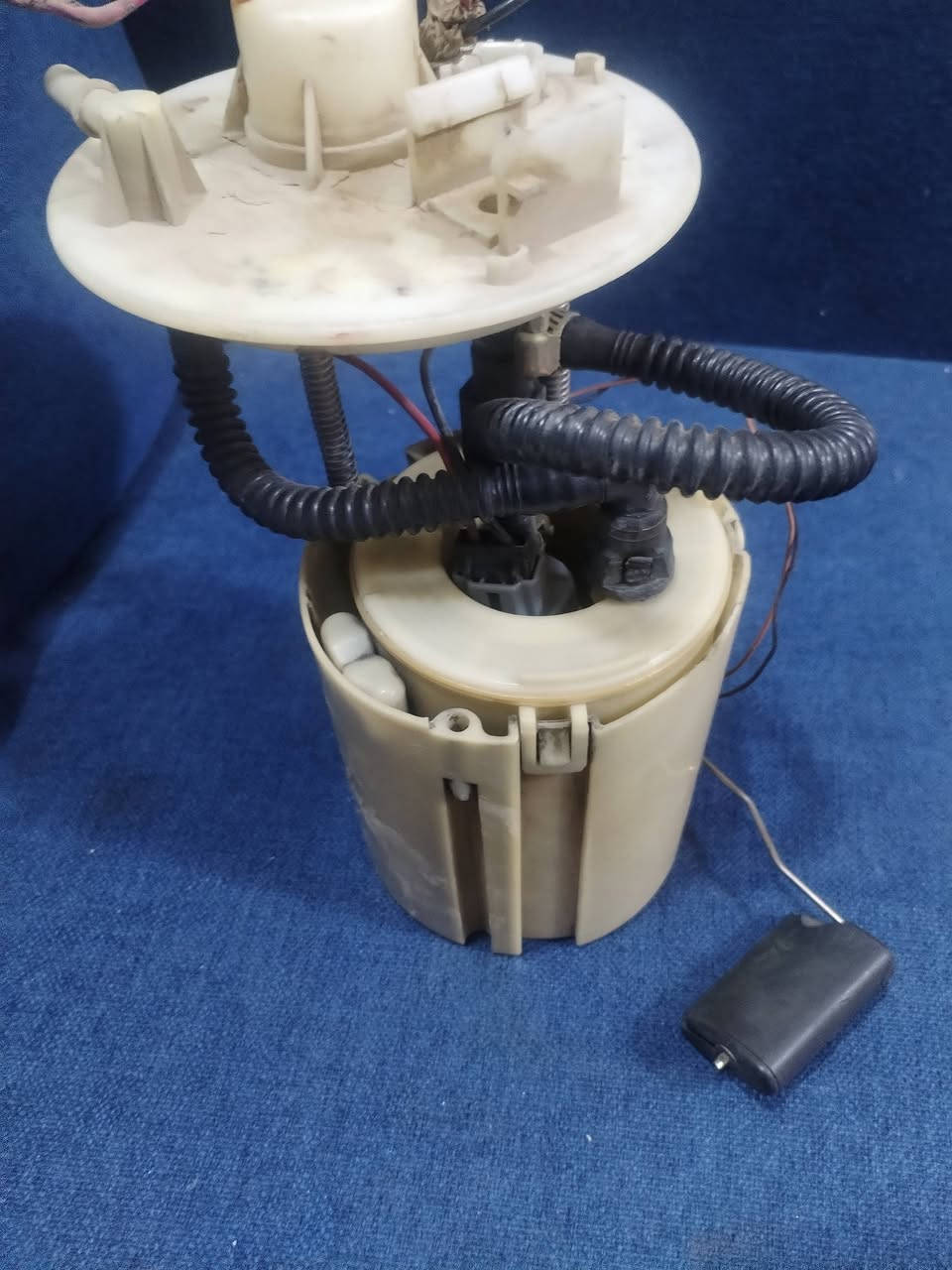 السلام عليكم عبوه سياره كيه ريو سعره 50الف دينار الرقم***********
