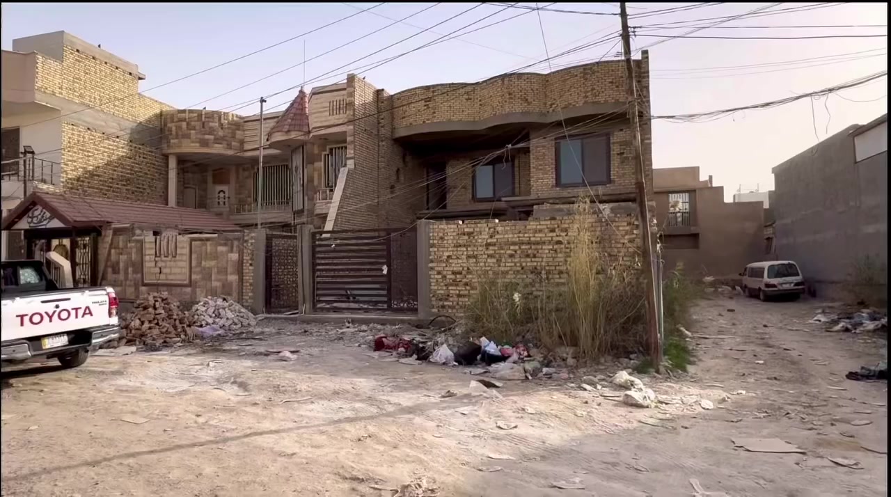 #هيكل_للبيـــــــــــــــــــع🏠

الموقع/ حله حي الطياره شارع 25

_______________________
المساحــــــة/ 250م  واقع حال اكثر
الــوآجـــهــة / 10م 
النــــــــــــزال/ 27م
_______________________
      🏠[ تفــاصيـل الــــدار  ]🏠

#الطابــــــــــق_الأرضـــــــــــــي🔹

غـــرفتين نـــوم وصاله وكليدور ومطبخ ومجمع صحيات وكراج وحديقه 

#الطابـــــــــق_الثانــــــــــــــــي🔹

ثلاث غرف نوم وكليدور ومجمع صحيات

________________________
للاستفسار على باقي  التفاصيل 
لطفاً الرجاء الاتصـــال او مرآسلتنا على الواتساب ⤵️
🔻🔻
سيد رائد    

📞0️⃣7️⃣8️⃣3️⃣1️⃣1️⃣6️⃣1️⃣6️⃣4️⃣1️⃣
سيد حسين
📞0️⃣7️⃣8️⃣7️⃣2️⃣5️⃣7️⃣4️⃣7️⃣3️⃣3️⃣

              او وآتســــــاب📲

المكـــــتب ☎️ 
***********
***********
‎‏‎     🧱#مكتب_عقارات_سيد_رائد🧱

               🏗️ #مــوقع_المكتب🏗️
📍{بابل/الحله شارع نادر الرئيسي مقابل  شارع الطب العدلي بالقرب من اسواق الجمل }

_______________________
#تنوية / لمن يرغب عرض عقاره فـــي صفحتنا يرجى الاتصال بنا 
_______________________
أنتبــه🔻🔻
‎🔳#الصفحه_الرسميه_للمكتب_فقط✅

#عقارات_الحله  
 #بيع_وشراء     
#عقارات #بغدادالعراق #الحله         #مشاهيرفيسبوك
 #مكتب_عقارات_سيد_رائد 
#الاول  #في_بابل
