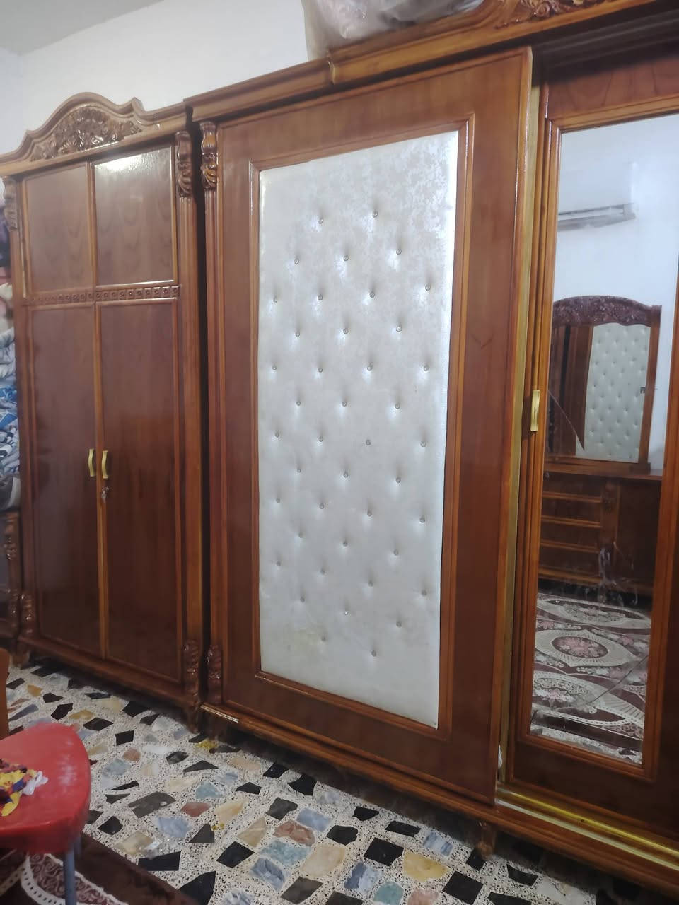 غرف نوم  مسعملة نضيفة للبيع السعر مليون ونص وبيها مجال مكاني بغداد الشعلة للتصال على الهاتف ***********
