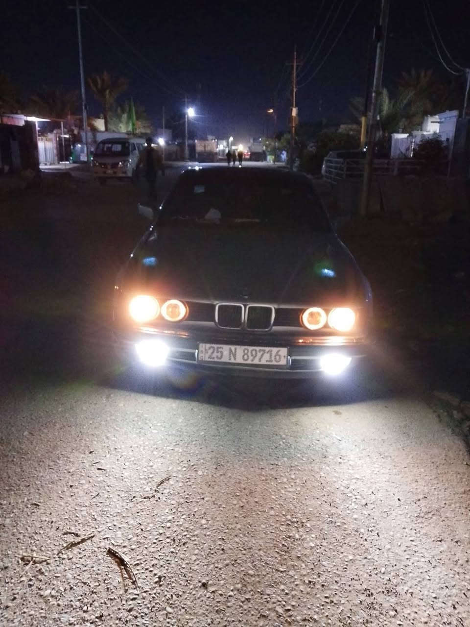 بي ام دبليو 735 كير عادي موديل 92 رقم دولي سنويه لل 29 محرك وكير مكفولات تخم تاير وفيت بم ونوزلات وبلكات كلها جدد فتحة شغالة وبيها صالنصة رياضي ومضخم صوت جاهزة من كلشي سعرها 37 وبي مجال 
***********
