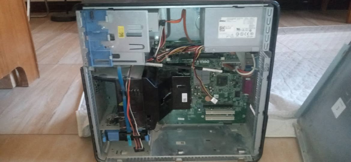 اعاده نشر لذني الكيسات
كيس ديل optiplex 780 رام ٤ هارد ١٦٠ معالج E7500 وبيها مشغل اقراص شغال وانزل برامج على حسب طلب الزبون تفيد دراسه على أمور مكتبيه طباعه سعرها ٥٠ ويه التوصيل
٢.كيس بيها مذربورد Asrock GA G41 vs3 معالجها Intel core 2 duo مكسور السرعه وبيها رامات 6gb ddr3 هارد ٣٢٠ وبيها كرت شاشه GT 430 2gb vram GDDR 3 ومشغل الاقراص شغال اي نقص ما بيها سعرها ٧٠ ويه التوصيل وثنينهن بيهم مجال ابيع مفرد أو القطعتين
للتواصل خاص او على الواتساب ***********
(القادم افضل بأذن الله)
