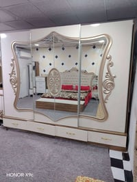 للبيع غرفة اخشاب تركيه مستخدمه نظيفه متكونه من 9 قطع كما موضح في الصور...