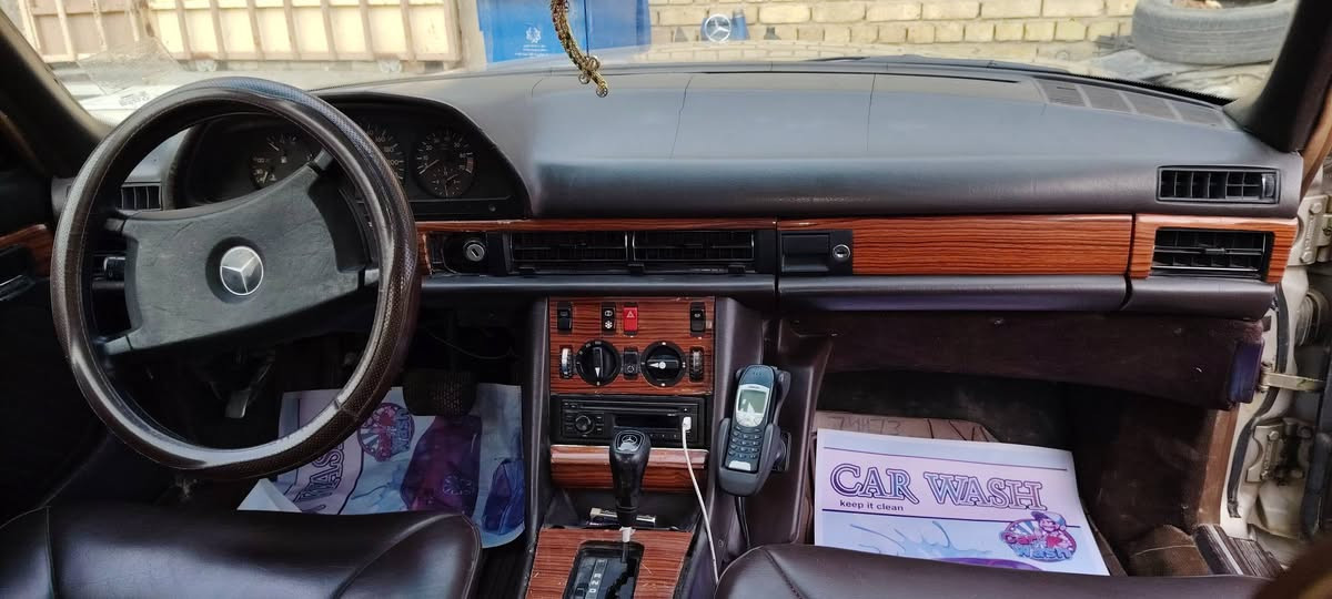 السلام عليكم
مارسدس جامبو موديل ٨٦ رقم بغداد 
غرفه جلد محرك بلاد عنكبوت كفاله 
كير اكسل كفاله  تخم تاير 
كشنات كهرباء 
دبل اريل 
باب قصيره
مصبوغه عام 
قواعد شواصي كفاله 
بيه خياس بسيط جدا بالدور مال جاملغ الورى من جوه فقط 
بيه القاعده مال الدبل الامامي طاكه من فوك وملحومه للتوضيح 
كهربائيات كله شغاله 
سياره نضيفه حداديته ٨٠ بالميه 
السلايت السجج مكسره فقط الماطور والكهرباء كله شغاله 
مكاني كربلاء 
السعر ٧٠وبيه مجال للشراي هزه صاعده ومداور ثاني يوم 
تلفون ***********
