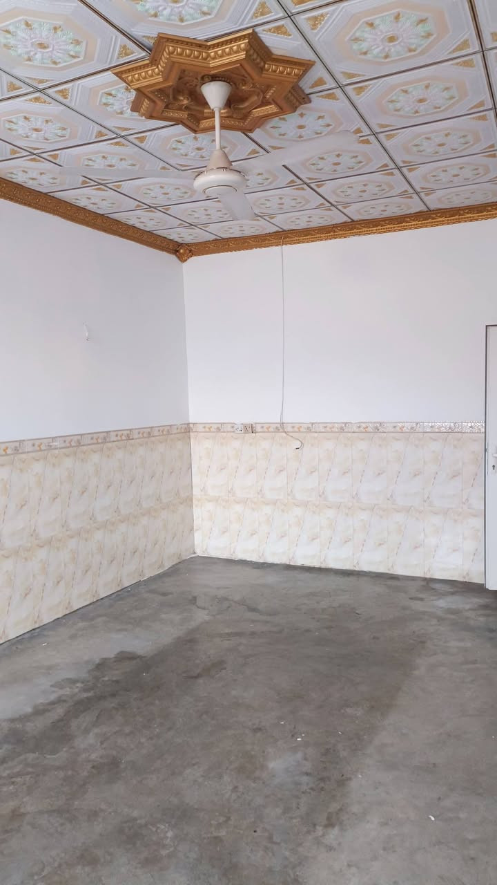 خانوویەکی زۆر هەرزان و گونجاو 
#نرخی_تەنها165گڵاومعمەلە  

#خانووی_نایاب بۆ فرۆشتن ⛪💒
ناونیشان 📍کەلار _ ناحیەی ڕزگاری (سموود) 

🔴 گەڕەکی ئاوباریک نزیک مزگەوتی عومری خطاب🌆🌃  
🔴ڕووبەری 5 بە 20 = 100 مەترە 📏📐
🔴 ڕێگەپێدانەوبەشەردی وەکالە 🖼️
🔴 شوێنێکی زۆۆر خۆش و دڵگیری هەیە. 
🔴 کامل ژوورەکانی 1.20 کاشییە
🔴 نزیک هەمووخزمە گوزاریەک  🛍
🔴هەموو مواسەفاتێکی تیاکراوە🎁

🔴 ژوورەکانی ئەم خانووە پێکهاتووە لە ⬇️

🔵 میوان 🪑🚪
⚪ مساعد مطبخ 🍽️🫖
🔵هۆڵێک 🖼️
⚪ژوورێکی نوستن 🛋️🛏️
🔵ڕۆشنایی 🪟
⚪ مشتەمەلات 🛁🚿

بۆ زانیاری زیاتر ژم ***********

ئێوەی بەڕێزیش هەر موڵکێکتان هەبوو بۆ فرۆشتن یان ویستان بیکڕن دەتوانن ڕەسم و زانیارییەکانتان بنێرن بۆ ژمارە ڤایبەری 📳✅***********
