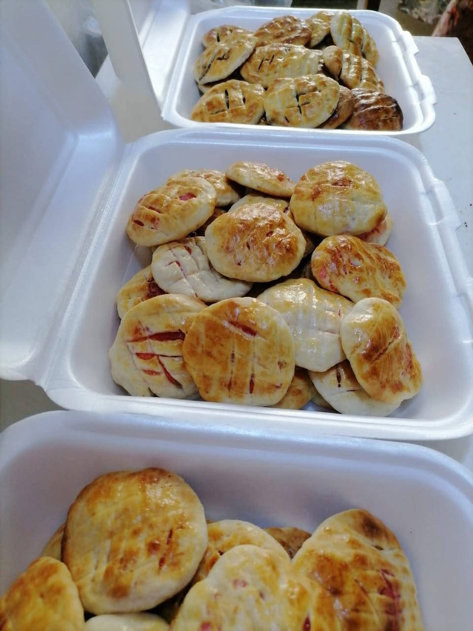 كليجه عراقيه هشه والطعم روووعهه سعر الكيلو مشكل 7الالف وتمر وحلقوم 6الاف جوز 10الاف للطلب والاستفسار على الرقم *********** يوجد توصيل داخل الزعفرانيه فقط
