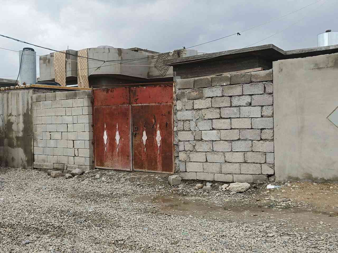 سلام عليكم، بيت تجاوز للبيع في الهرمات الخامسه المساحه 160،السعر 20،
*********** للستفسار، وتساب
