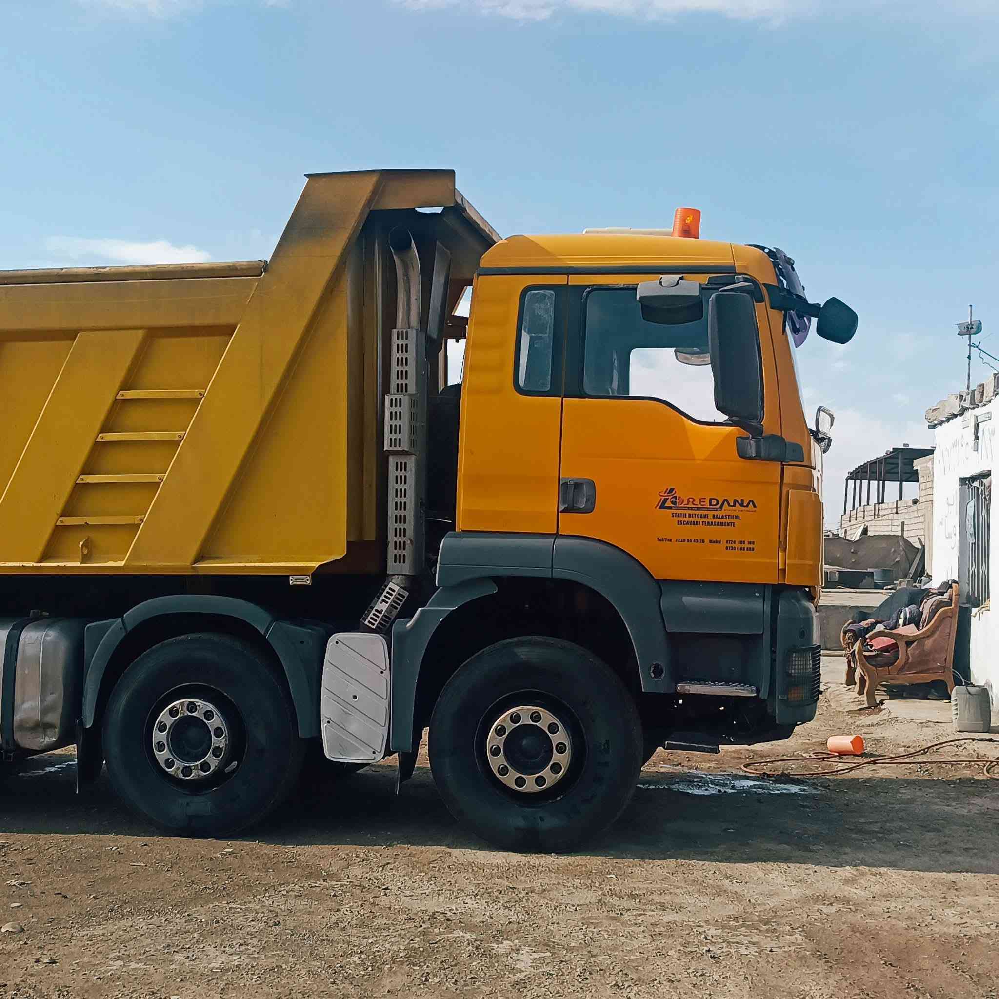 مان ٢٠٠٤ تيكه مكينه ٤١٠ نص جيئف بدي دك جديد شاصي مكفول سياره مكفوله كفاله عامه(‏‪***********‬‏)
