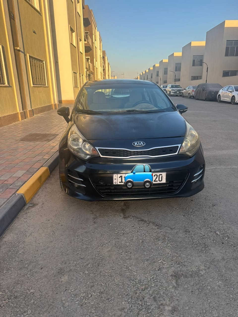 للبيع كيا ريو خليجي 2015 فووول مواصفات
محرك 1600 قطرتين
مكفولة من الصبغ تماماً
بيها بارد جاملغ امامي ايمَن والايسر، 
و الصندوكَ الخلفي مفتوح فقط لا تبديل ولا صبغ ولا معجون ولا حتى بارد.
ماشية 163 الف كيلومتر
فتحة سقف
تشغيل بصمة
اضاءة اوتو
ماسحات اوتو
نظام ايكو
حساسات خلفية بلادي
كاميرا
شاشة اندرويد
مري شفت
ويل ١٧ بلادي خمسة
المحرك عليه ادامة كاملة ١٠٠٪
السيارة لونها حبري
السعر 100 ورقة و بيها مجال
 مكان السيارة بغداد ابو غريب مجمع الزيتون

‭***********
***********
