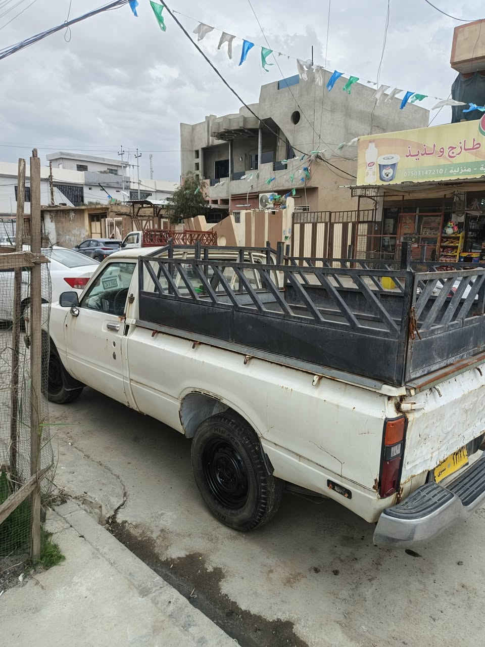 السلام عليكم بيكم 80 للبيع سياره نضيفه ومنصوبه و
جاهزه  كوبون بانزين شرط الوكالة والتحويل  السعر ٢٣ وبي مجال مكان السياره موصل الايسر للاستفسار ***********////***********
