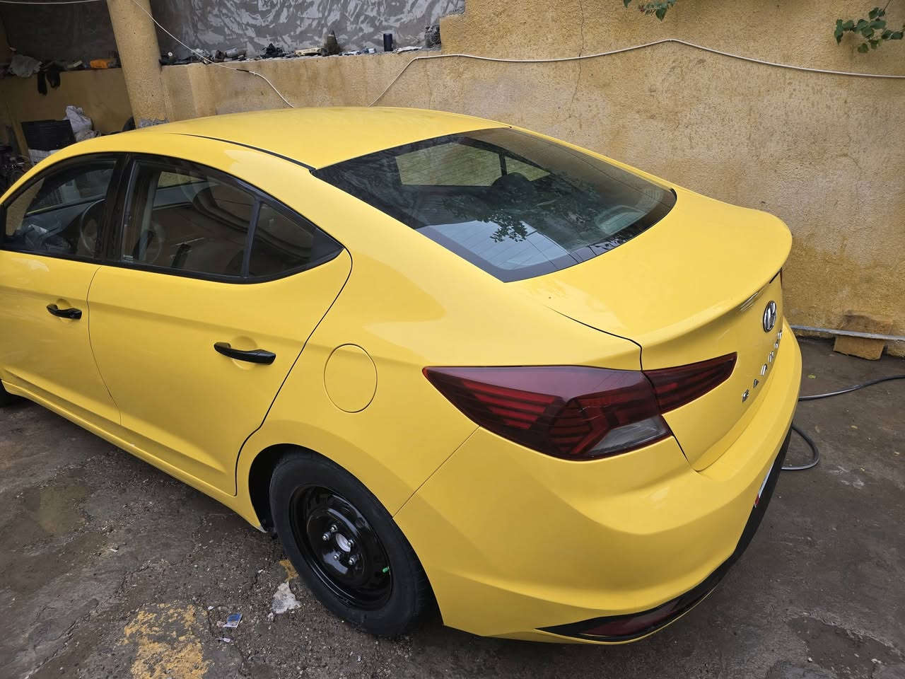 النترا ٢٠٢٠ امريكي
مكينه ٢٠٠٠ مواصفات عاديه 
السياره مكفوله كير مكينه صدر تخم تاير ويل كله جديد تبريد كفاله 
شاديله منضومه عدسات وشاشه اصليه ومنضومه غاز ادامه جديده 
ضرر موضح بالصور بدون تبديل طخه بسيطه 
رقم بغداد تحويل مباشر 
للاستفسار 
***********
السعر ١٤٠ مجال بسيط
