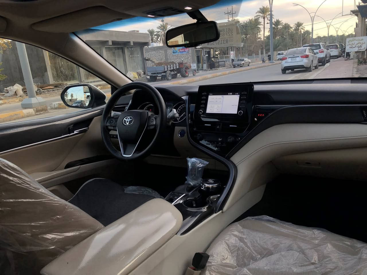 سلام عليكم 
كامري للبيع موديل 24 هايبرد 
فول مواصفات وارد سعودي (عبداللطيف جميل)
ماشية 55 الف km للأستفسار الاتصال ***********
