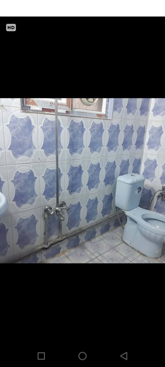 السلام عليكم
دار للبيع طابو صرف مسلح نضيف جدا
مساحه 185 م قاطين واجهه 7 و 40 سنتيم نزال 25 

 موقع جدا راقي المواصلات بضهر المصرف الدار القاط الاول كرااج كبير وحديقه مدخلين صاله كبيره غرفه نوم كبيره مطبخ مناور اثنين صحيات حولي القاط الثاني غرفتين نوم كبيره وغرفه صغيره مع صحيات وسطح. كما موضح بالصور

للااستفسار اكثر الاتصال او واتساب ***********

العقاري طلال الشمري
