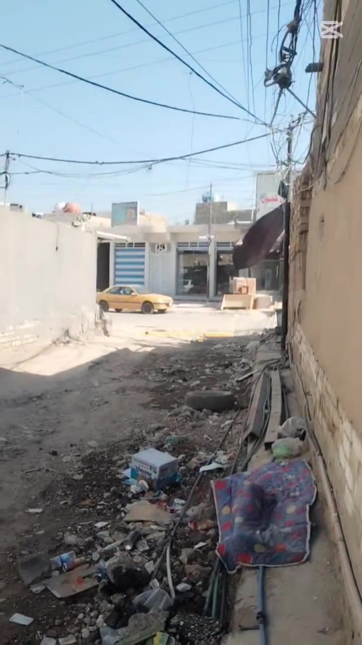 دار اللبيع بشارع المصاليخ ثاني بيت ع شارع العام  130 متر مربع  بي4 غرف وستقبال  عكاده طابق الول طابوك وثاني بلوك   عوزه كاشي وترميم بصيط عالي ع شارع نص متر جميع الخدمات متوفره ☎️ *********** ب 40 وبي مجال قليل
