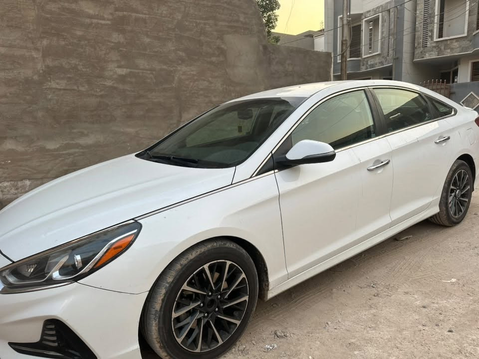 سوناتا موديل ١٨ للبيع 
ضررها جدا بسبط بالصندوك وارد امريكي 
ماشية ١٤٠ 
كشن كهرباء
شاشة لمس 
مراية كهربائية 
حساسات رادار
السعر ١٢٥ ورقة وبيها مجال 
***********
