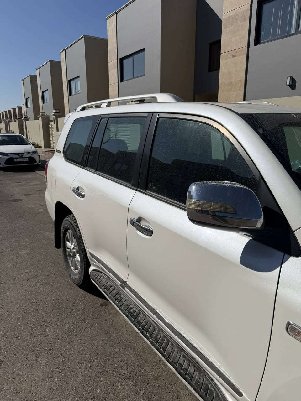 السلام عليكم🤍
 لاندكروزر 2011 GXRI 
مكفوله كفاله عامة ماعدا شخط صغير بالباب خلف السائق السياره فول مانقصها اي شي
 ماشيه 215 
السعر 33$ وبيها مجال بسيط
للاستفسار ***********
