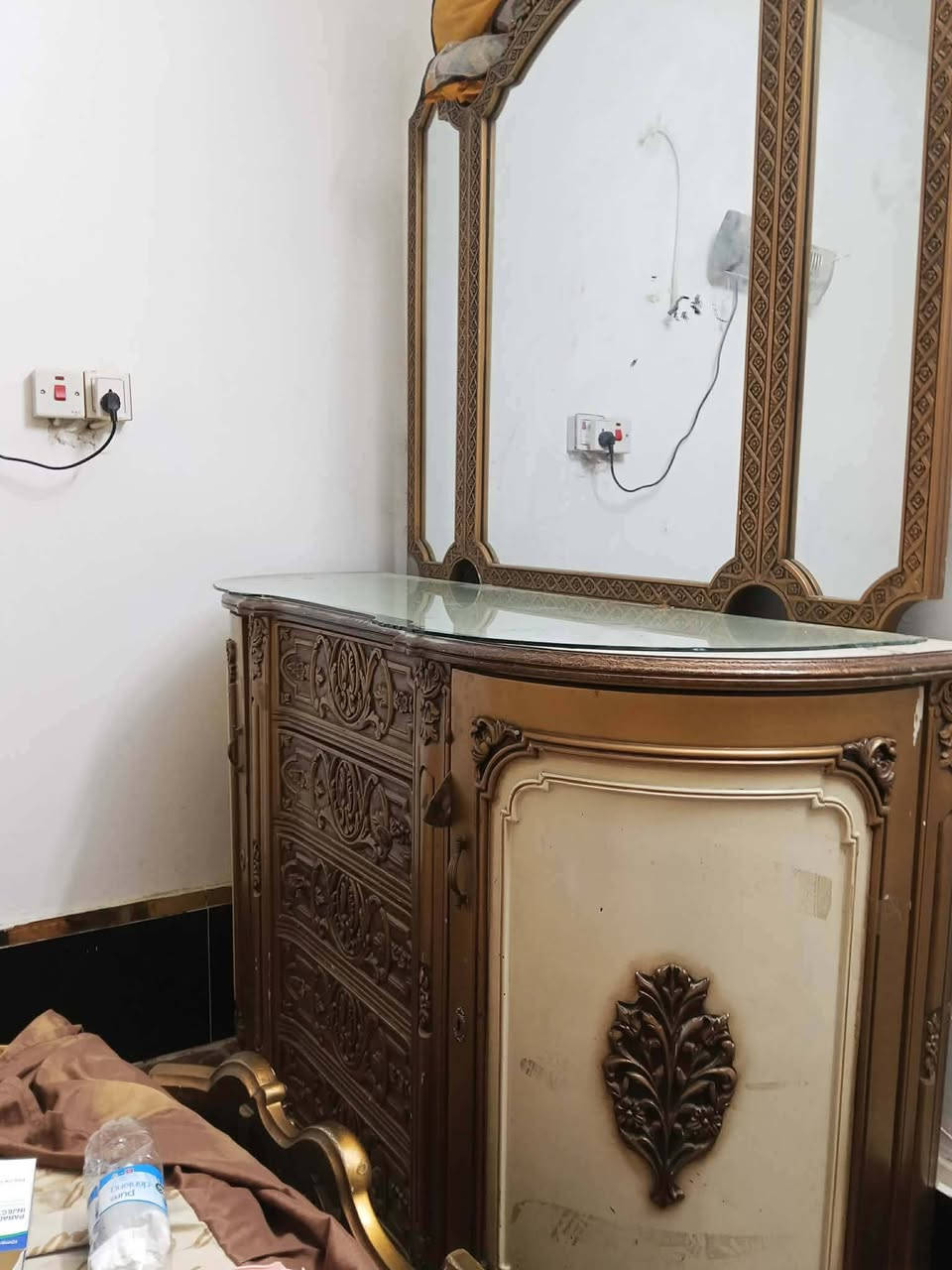 #للبيع غرفه نوم مصري قويه تكمه ماخذيه ب٦ ملايين   
نريده ب مليون ونص  بيه مجال شوي 
عنوان حريه دور نواب


**إذا كنت صاحب هذا الإعلان وتريد حذفه لأي سبب، رجاءا أرسل رسالة إلى الدعم الفني**