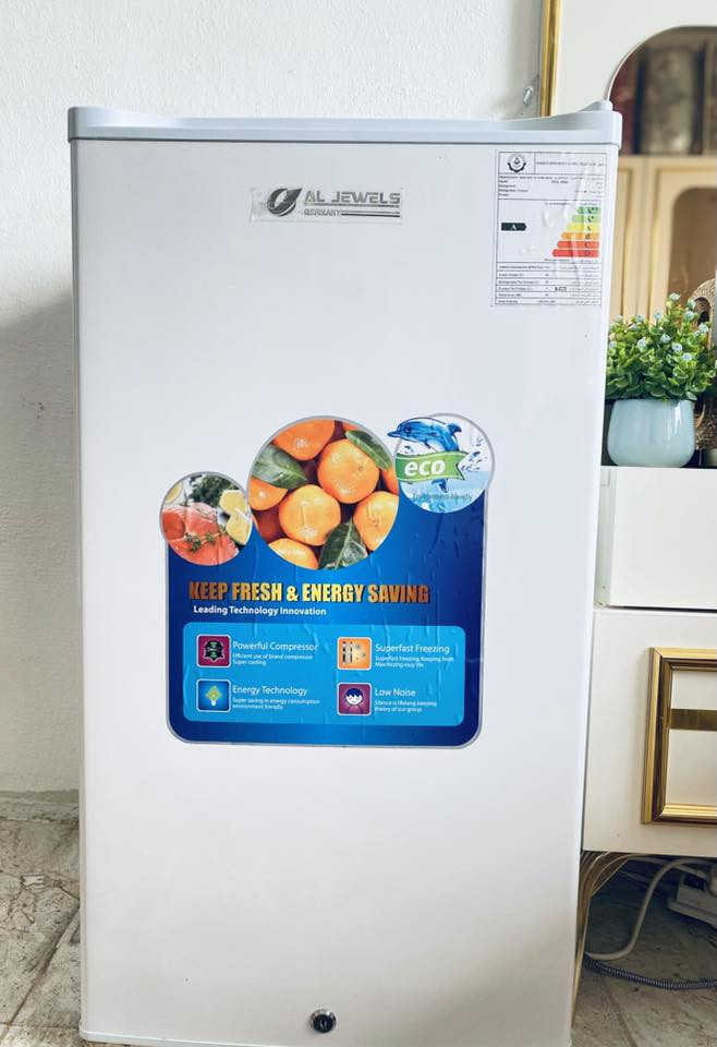 ثلاجه جديده للبيع ***********
