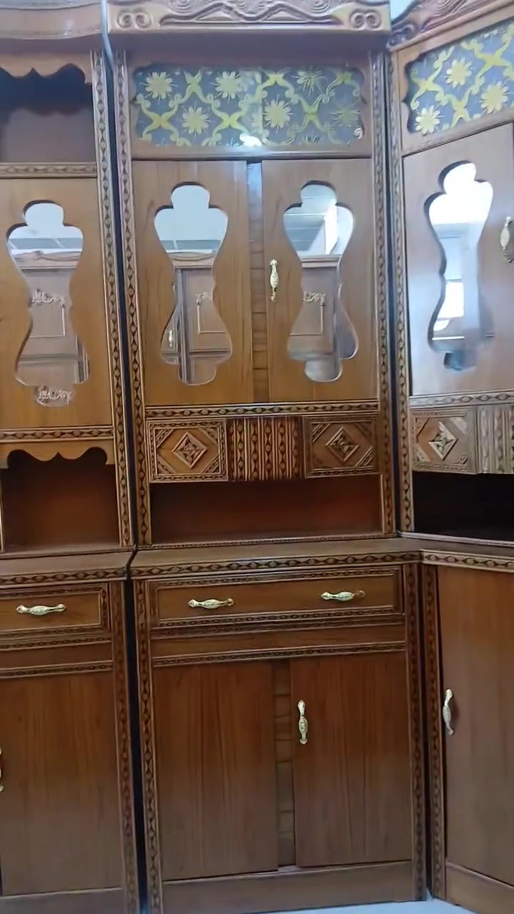 يوجد غرفه نوم خشب صاج جديد مستخدم شهر واحد للبيع سعرها مليون 350 وبي مجال للإستفسار اتصل***********
