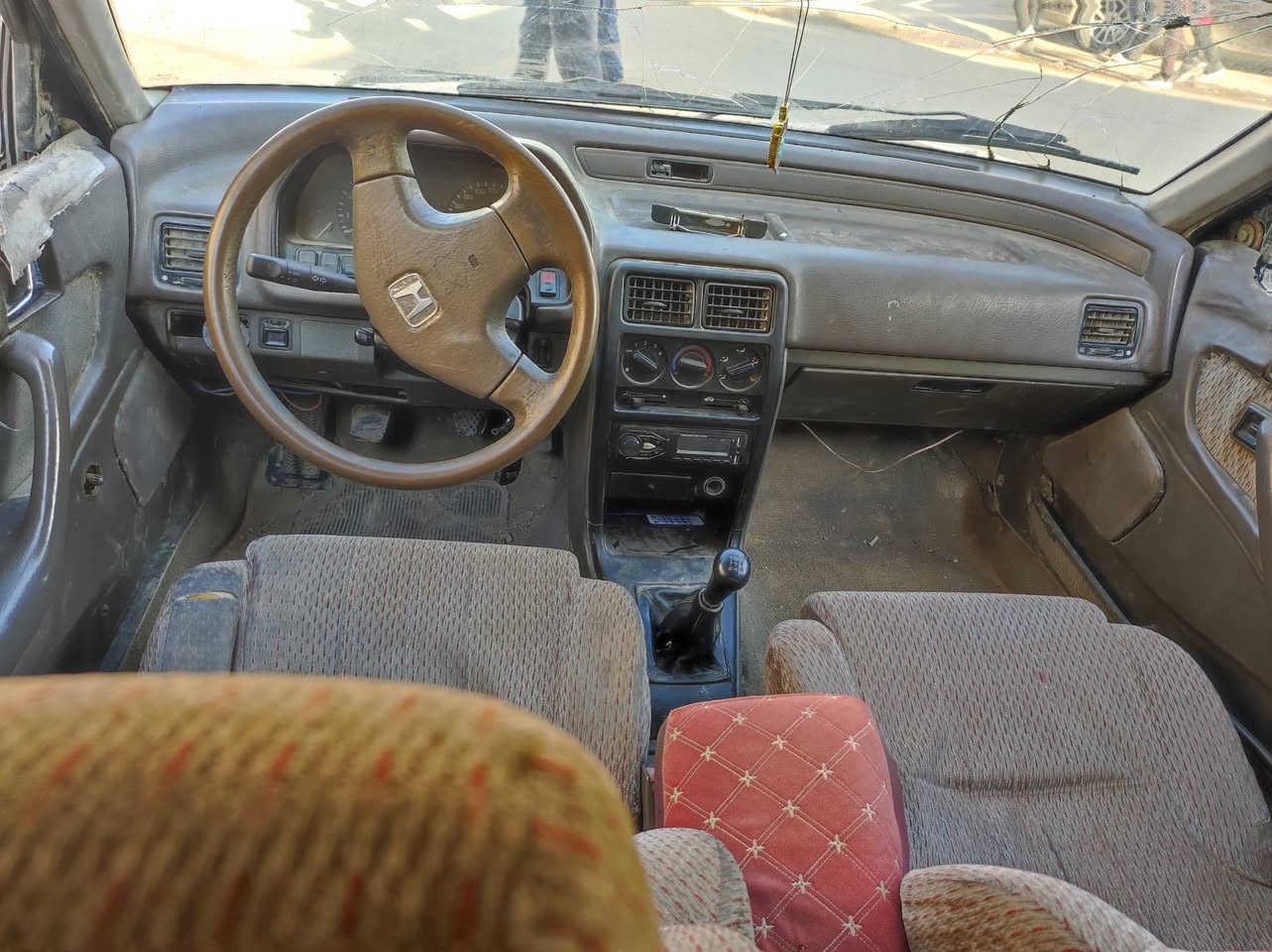 السلام عليكم هوندا كير محرك شرط بي دخن هيه وبارده تواير زينات داخل نضيف تنته  كهربائيات  كلها شغاله تدفئ نار دشبول جديد اقصاد مابيع أسعر 12وبيه مجال مراوس يرهم العنوان الشرقاط ***********
