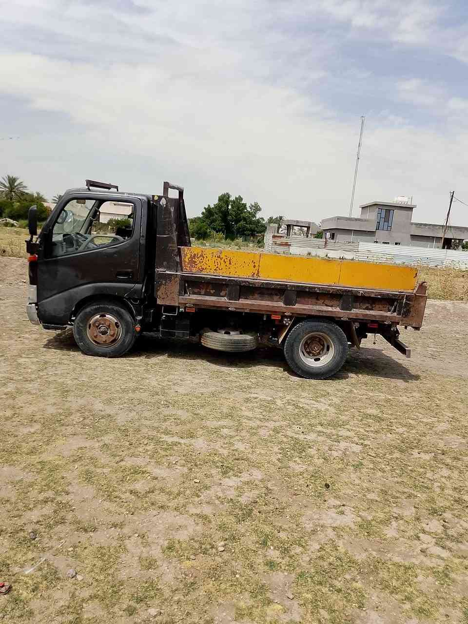 للبيع انكر تيوتة قلاب بسمي تحويل مباشر موديل 2002 بلادي مكينة شاصي مكفول السعر ع الخاص ***********بي واتساب
