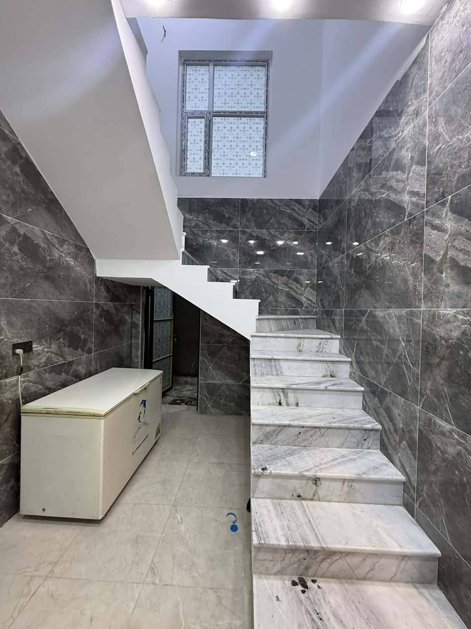 السلام عليكم
 متوفر 🏠 دار طابو صرف مساحه ٢٠٠ متر 
 بناء حديث درجه أولى حي الضباط قريب جدا من شارع كربلاء الرئيسي قرب مدرسه الحله المحتويات اربعه نوم وصاله وكلدور ومطبخ بناء ٢٠٢٥ تفاصيل أكثر اتصل 
وات ساب اسيا 
***********
***********
