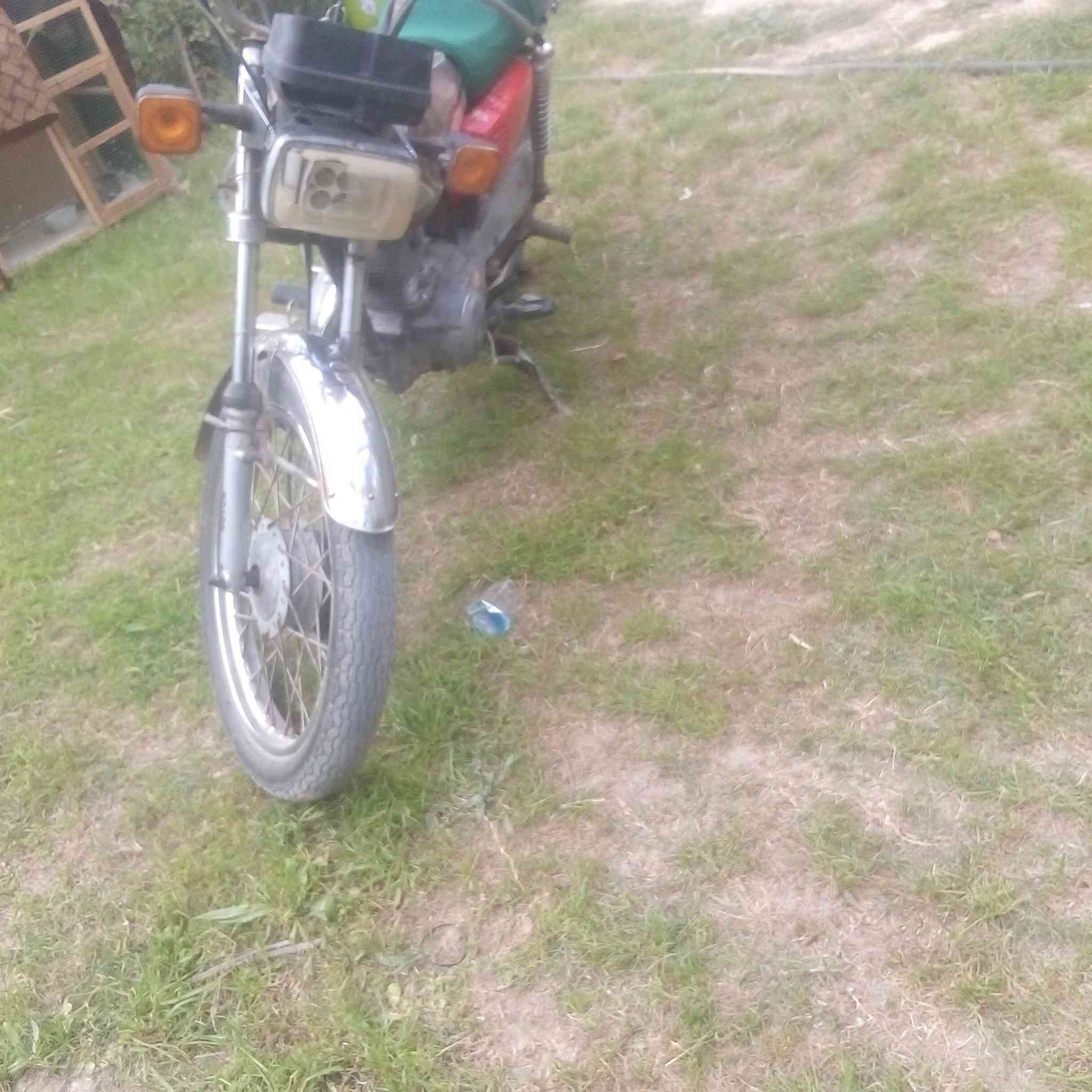 للبيع دراجة نضيفة مال شغل كهربائيات يشتغلن سعر ٢٧٥  وبيهة مجال مكاني بابل لمحاويل***********
