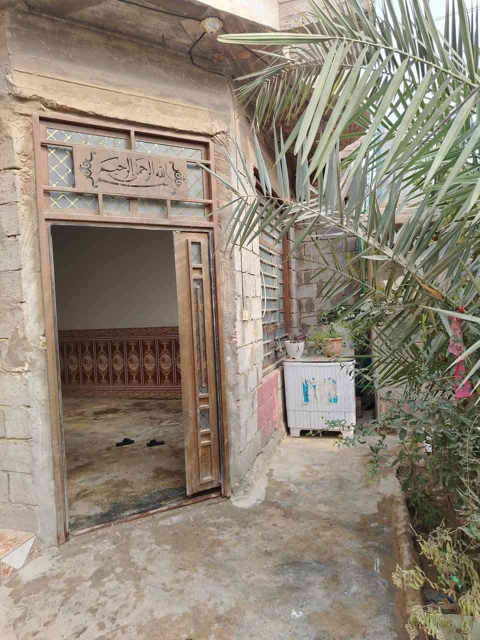 السلام عليكم بيت للبيع زراعي بالكاطون قرب مكتب بيروت المساحه 200 متر غرف عدد 2 وصاله ومطبخ وستقبال وصحيات داخل وخارج
وقاط ثاني هيكل غرف عدد 2 وصحيات نقصه سيراميك ارضيه ولبخ الواجهيه فقط الاتصال ع رقم او واتساب 
***********
