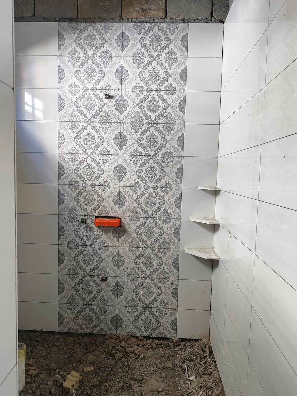 عمل سيراميك ارضيه جدران..‪***********
***********
