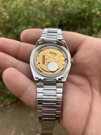 ساعة صدام حسين • مكينة سويسرية • ذهب