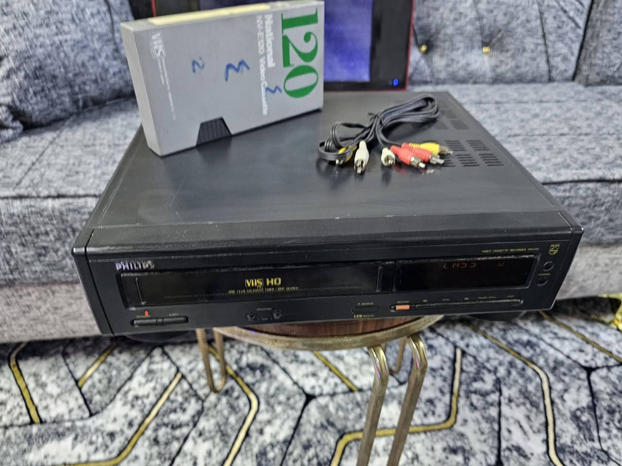 السلام عليكم فيديو كاسيت فليبس ياباني شغال نظيف عرض وتسجيل سعره ب٦٠ الف الهاتف ***********
