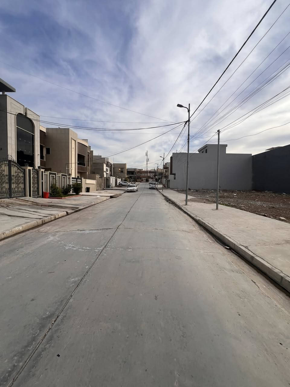 ارض للبيع حي الكندي الاولى 

شارع 15 متر قرب سايدين الحولي 

مساحة الارض 347 متر 

تباع الارض كامل او مقسمة الى ثلاث اجزاء كما موضح بالصورة 

بسعر مناسب 

للاستفسار اكثر مراجعة مكتب العمران او الاتصال على الارقام 

***********
‭0772 973 2369‬
