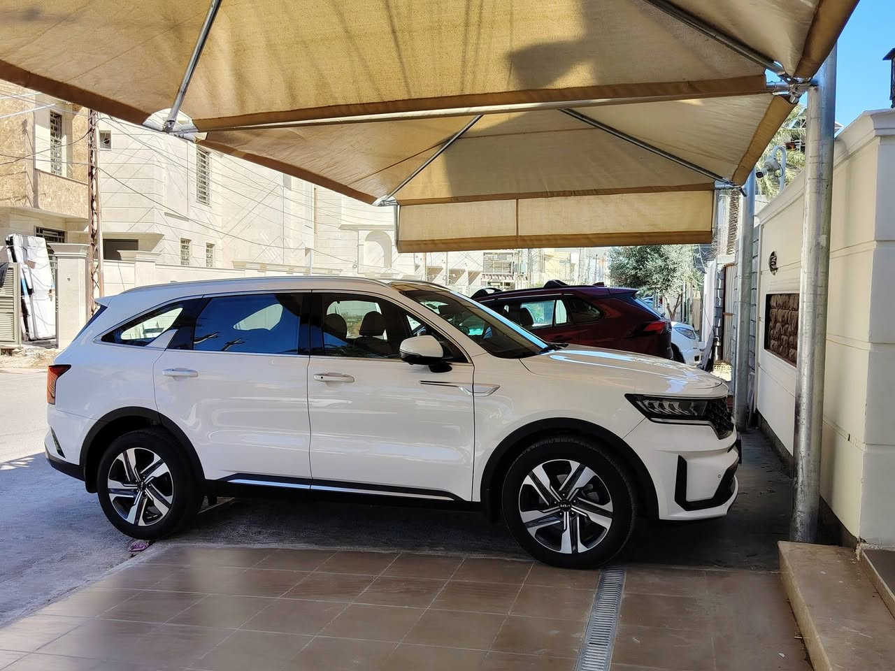 🚘 كيا سورينتو 2023 – فل مواصفات ×4 🚘
سيارة بحالة جديدة، مواصفات كاملة 👌
🔹 المحرك
محرك 6 سلندر – 3.5 لتر
4 أوضاع قيادة:
Eco – Comfort – Smart – Sport
نظام مانع الانزلاق + نزول المنحدرات
🔹 التشغيل والأمان
بصمة تشغيل + بصمة أبواب
تشغيل عن بُعد
سايد بريك بصمة
مثبت سرعة
حساسات أمامية وخلفية (4 جهات)
🔹 الأنوار والكاميرات
أنوار زينون + LED مع كاشفات
باك لايت LED
كاميرات 360 درجة مع كاميرا دوّارة
فتحة سقف بانوراما
شاشة كبيرة مع نفيكيشن
شفتات مقود
إضاءة داخلية محيطية 
❄️ إضاءة ثلجية أمامية وخلفية ومن جانبي المقاعد الخلفية
مقاعد تسخين وتبريد
فول تحكم كهربائي للمقاعد الأمامية مع نفاذ شحن 
أرضيات أصلية
3 فتحات تبريد 
منفذ طاقة
شاحن لاسلكي
منافذ شحن متعددة
صندوق خلفي كهربائي
📊 الممشى: 37,500 كم فقط
📝 ملاحظة:
يوجد صبغ خفيف (شبر جاملغ + شبر دعامة أمامية)مثل مموضح بالصور
السعر / 295 $ والتوفيق للجميع يارب 
📞 للتواصل: ***********
