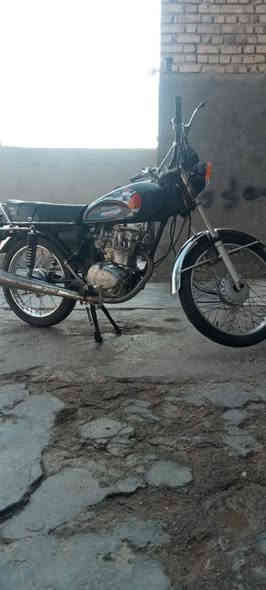 سلام عليكم 
دراجه البيع 
بدون مكفولة سرقه وعشائر 
دراجه نضيفه ومكفول من كلشي 
دراجه نامه شلامجه شرط كفاله من الكطع الحيم  محرك mkz نوعه اصلي شرط  كامله 
كهربائيات شرط  شغالات  كلهن 
العنوان ميسان  الكحلاء تقاطع سيد سفيح بدايته الكحلاء سعر الدراجه 500 وبيه مجال حك جيه 
الستفسار واتساب وخاص او انتصال ***********
