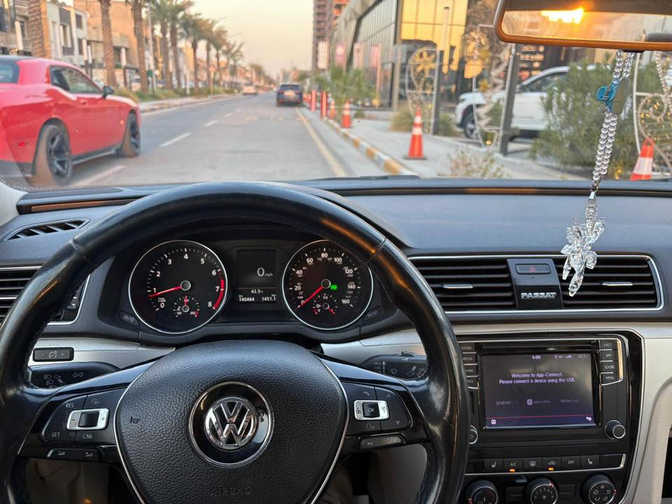 السلام عليكم
Passat wolfsburg edition 2019
Clean title 
بيها بارد بالجاملغ الخلفي متعدل وهسة فعصة خفيفة بنفس المكان 
ماشية 143000كم 
مواصفاتها 
كامرا خلفية 
فتحة سقف 
رادار امامي خلفي 
مانع انزلاق 
حساسات جانبية بالمراية 
كشن السايق كهرباء 
تبريد امامي خلفي 
السيارة مسوي عليها سيرفس كامل من صدر امامي وخلفي وتنظيف نوزلات ومنظومة احتراق 
تايرات جديدة 
باتري جديد 
مكان بغداد 
للتواصل واتس اب ***********
