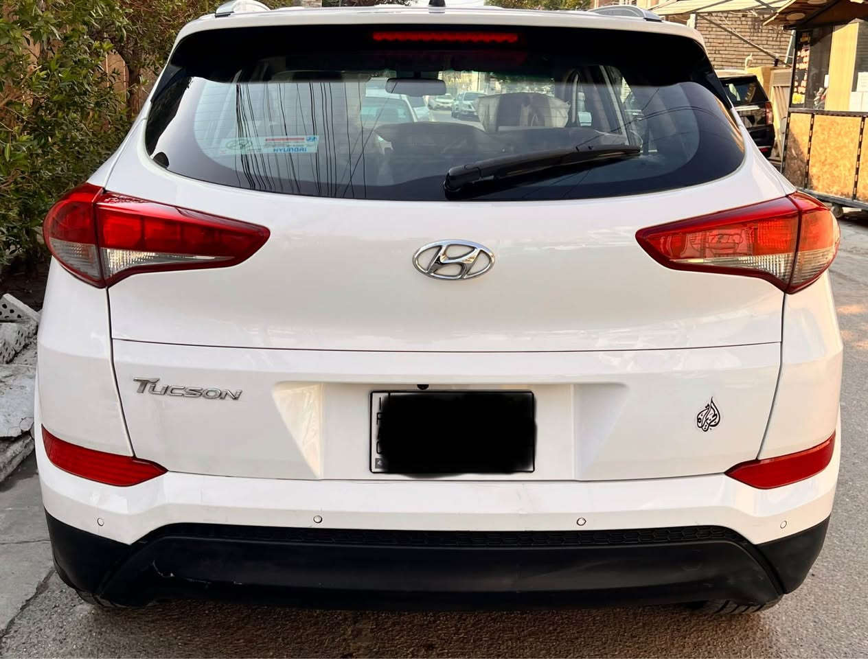 السلام عليكم 
توسان 2016 الشكل الجديد خليجي مكفوله كفاله عامه عده مكانين صبغ صغار السونر مرفق بلصور رقم بغداد السياره جديدة لوك 
المواصفات فول عده البانوراما 
مري شفط
شاشة جبيره تدعم الكار بلي 
حساسات 
كامره خلفية 
درايف مود 
محرك 2000 دوش 
قطعتين تبريد 
كشنات جلد 
السياره مكفولة وجديدة وما بيها اي نقص من تخم تاير جديد وباتري جديد حداديه 
السعر 168 ورقة وبيها مجال بسيط 
الرقم *********** 
مكانها بغداد الشراي يتصل ما متواجد علنت بغداد, العراق
