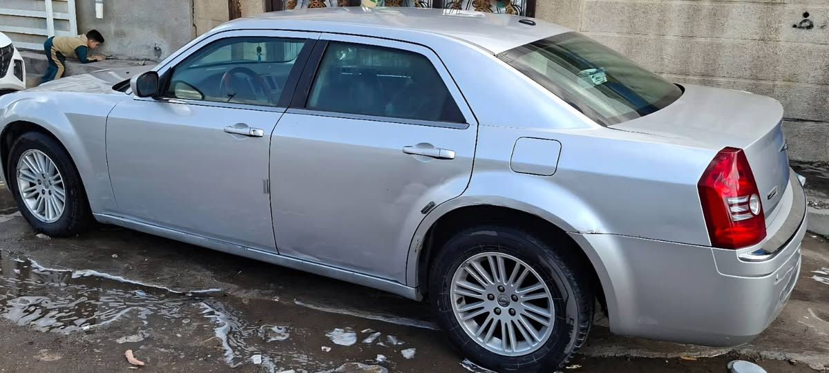 سلام عليكم 
سياره اوبامه موديل ٢٠٠٩
سياره كلين وارد كندي 
لون سلفر شاشه حساسات خلفيه 
صدر أمامي خلفي جديد 
كهربائيا جدد تبريد جاهز 
حدايه جديد تخم تاير جدد 
سعر124 وبيها مجال 
*********** الفارس, صلاح الدين
