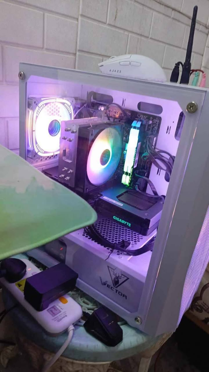 السلام عليكم بيسي مستخدم بالناصرية وياها ups 1500 سعر 1200 وي اليوبي اس للتواصل ***********

المعالج (CPU): Intel Core i5-13400F
اللوحة الأم (Motherboard): GIGABYTE B760
كرت الشاشة (GPU): Gigabyte GeForce RTX 4060 (3-Fan)
الرام (RAM): 16GB DDR4 3600
التخزين (SSD):m.2 256 و HDD1T 
مزود الطاقة (Power Supply): FSP 650W 80+ Bronze
مبرد المعالج (CPU Cooler): DeepCool AG400 
ماعندي توصيل ناصرية, ذي قار
