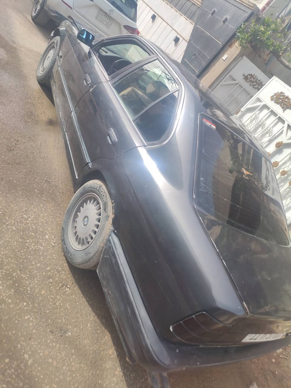 بسم الله الرحمن الرحيم
السلام عليكم
سياره BMW 525i 1991 
سنويه بإسمي تنتهي ٢٠٢٨/٠٣ مكفوله من الكصه
سياره مكينه جديده  M20 يابانية مسكر فانوس
لا تبخير ولا تنقيص وناعمه مثل الورد
عدادات كلهن شغاله رون سرعه بانزين حراره شكد ماشيه كلهن شغالات
بيها تأسيس جديد مال ايرباكت (نقصه ايرباكات وعجينه)
بيها تأسيس مال كروس كونترول مثبت سرعه (نقصها ماطور ويده) 
جامات الصدر شغاله سنتر لوك شغال
جامه وحده وره  ما تشتغل نقصها (لو واير لو ماطور) 
ستيريو شغال + بلوتوث 
الدكم مال كلوبات جوزات M power
سياره نصبتها حلوه
منضومه التبريد (كلتلج بلادي بعز الصيف السياره حماوتها نص) 
عليها تخم وياله فافون حجم 15 بلادي (شمسي)
منضومه زينون بيه عالي (ابيض) وناصي شمسي (اصفر) 
مقاعدها قماش جكمجة موجوده قبضه كير وصاجه الماني
تبريد شغال والمجموعه مال بواوبات شغاله نقصه (قايش وغاز) 
ما بيها خياس من جوه 

بيها نقوصات بسيطه تتلكط وتطلع جديده 
(براكيت دعاميه خلفي) (حداديه صدر اماميه فقط) 

حبيبي عندك استفسار راسلني خاص
لا تكسر بحلال العالم والله يوفقكم
هذا رقمي : ***********
