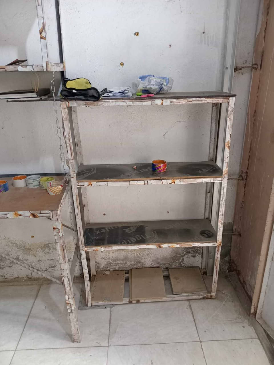 غراض محل للبيع ميز حديد عدد 2 واحد طوله 4متر عرضه 80سم والثاني طوله 3متر عرض 30 او 40 سم
رفوف عدد 2 طول 3متر
جنكال تعليك عدد 40ق
شبكة بي ار سي ثقيل 2متر
رفوف عدد 2 صغار
للاستفار مراسلتي ع الواتس *********** او ع الخاص وبالخدمه
عنواني 0يالى الخالص ناحية هبهب بلاد, صلاح الدين
